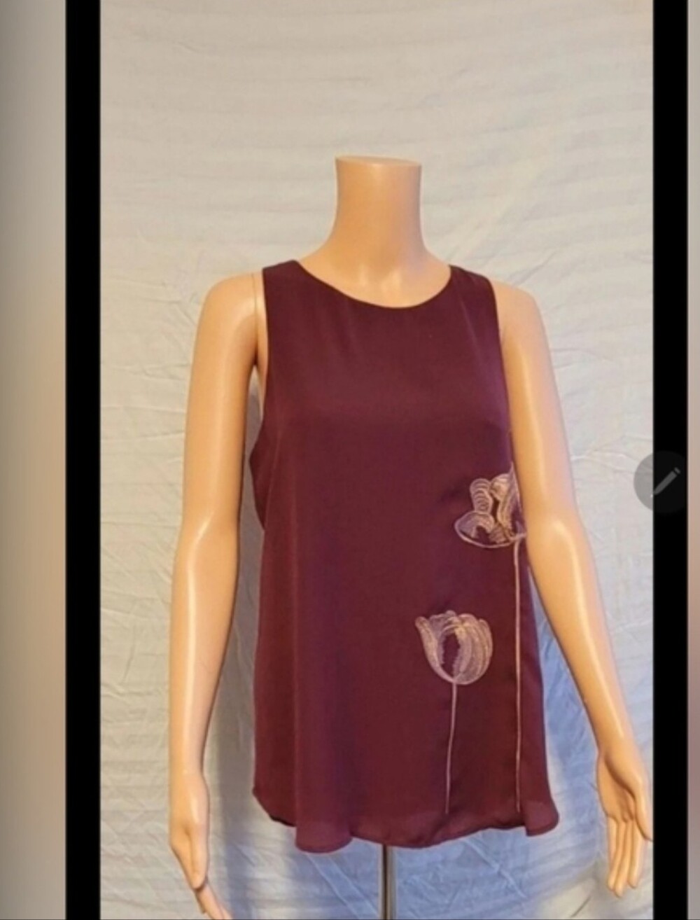41 Hawthorn Plum Sleeveless Floral Appliqué Tank